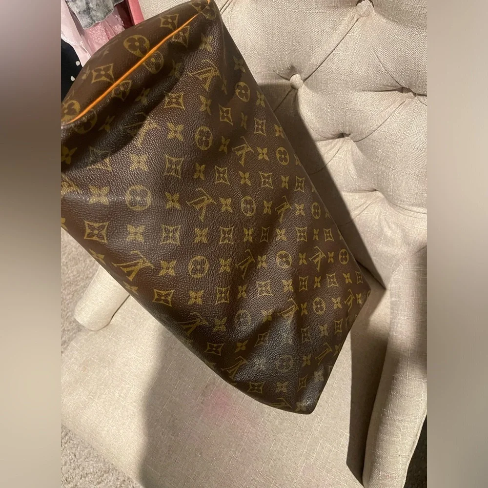Vintage Authentic Louis Vuitton monogram canvas classic speedy 40 bag